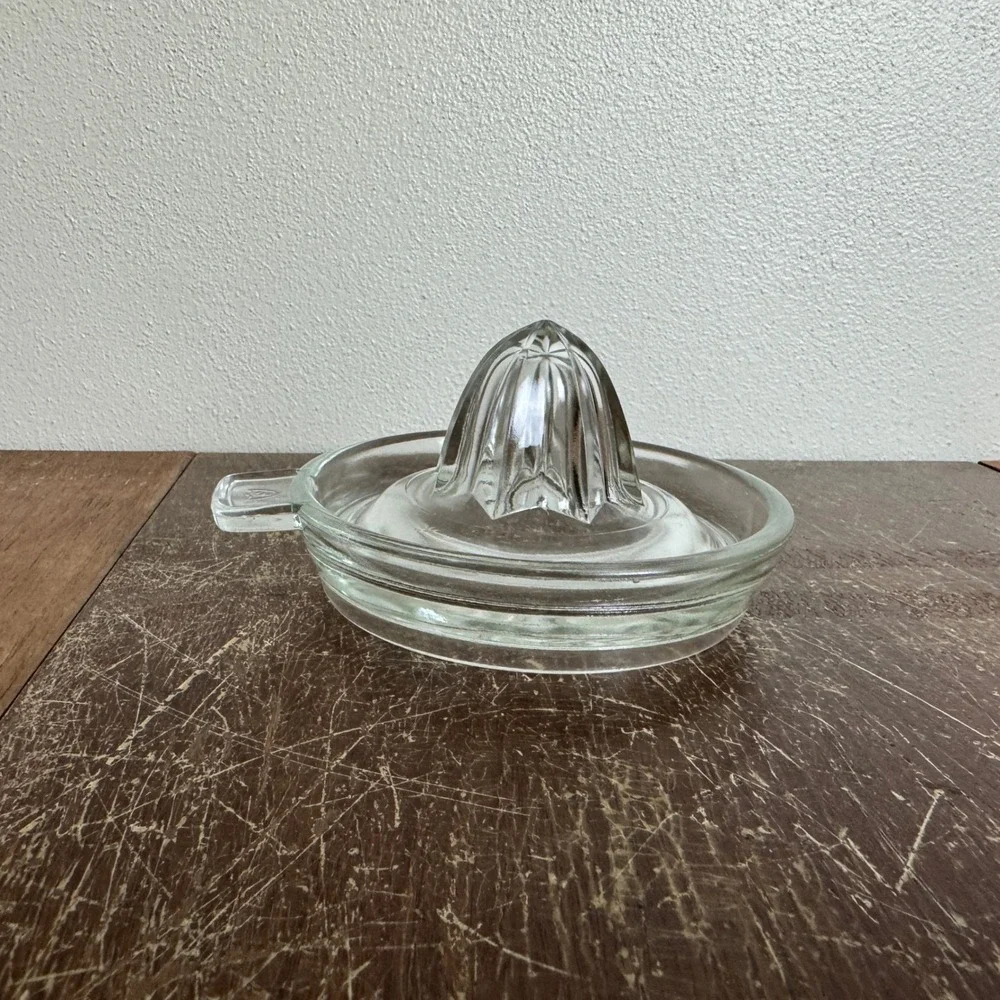 Vintage Federal Glass Citrus‎ Juicer Hand Press Reamer Fruit Juice Squeezer
